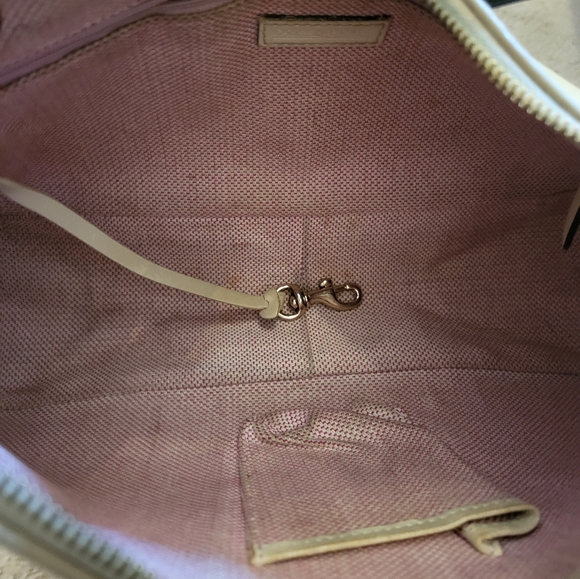 Dooney and Bourke vintage Ivory pebbled medium hobo shoulder bag. - Picture 14 of 16